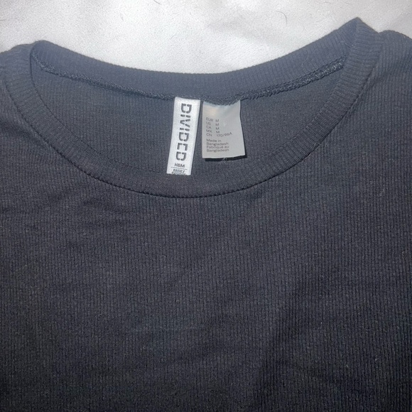 H&M DIVIDED BLACK RIBBED SHORT TSHIRT DRESS - Picture 2 of 3